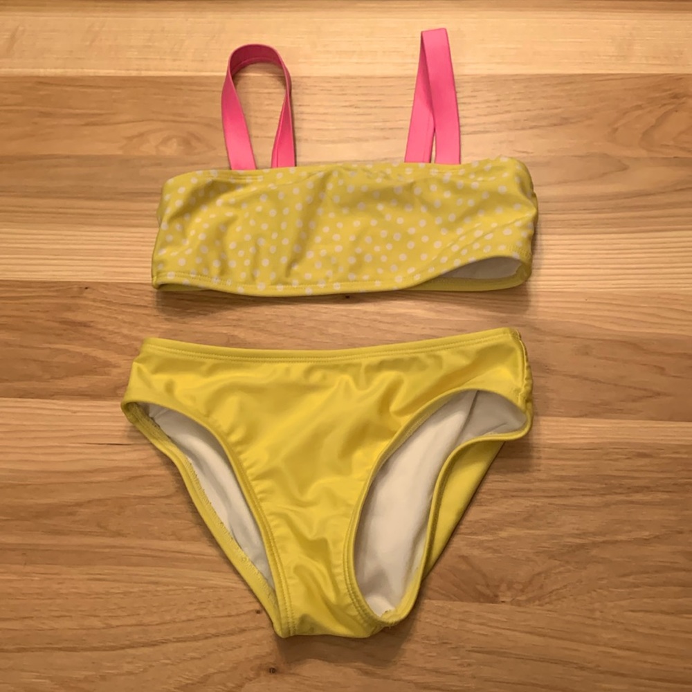 SMOKE FREE HOUSEHOLD.Yellow bikini girls